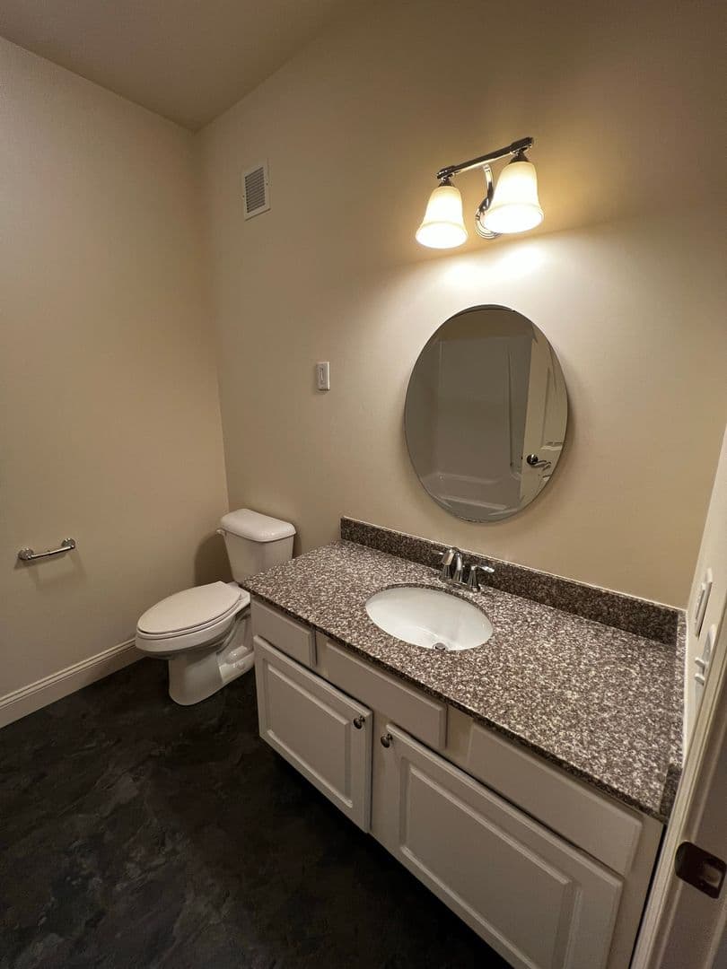 Burlington Apartment: 195 Bayberry Circle