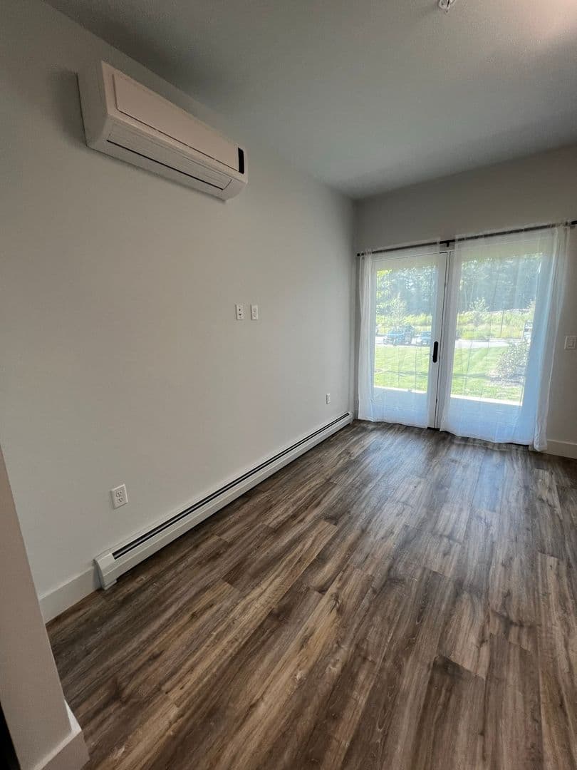 Colchester Apartment: 121 Shea Drive