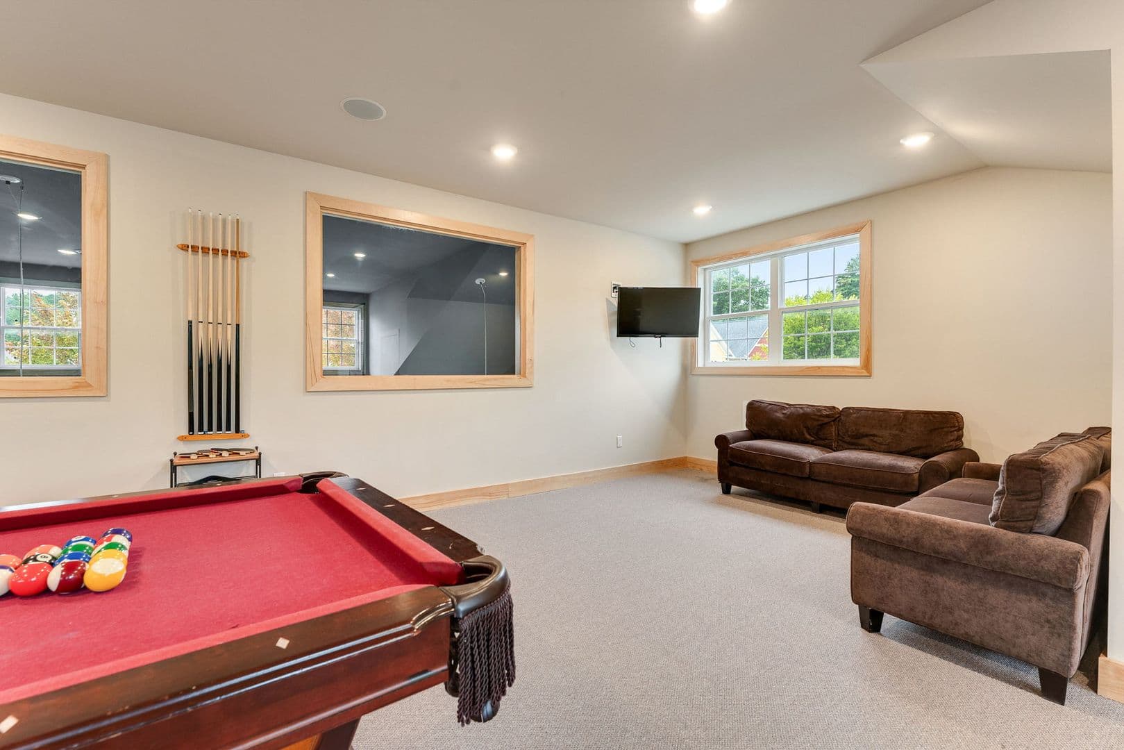 Burlington Apartment: 165 Winterberry Lane