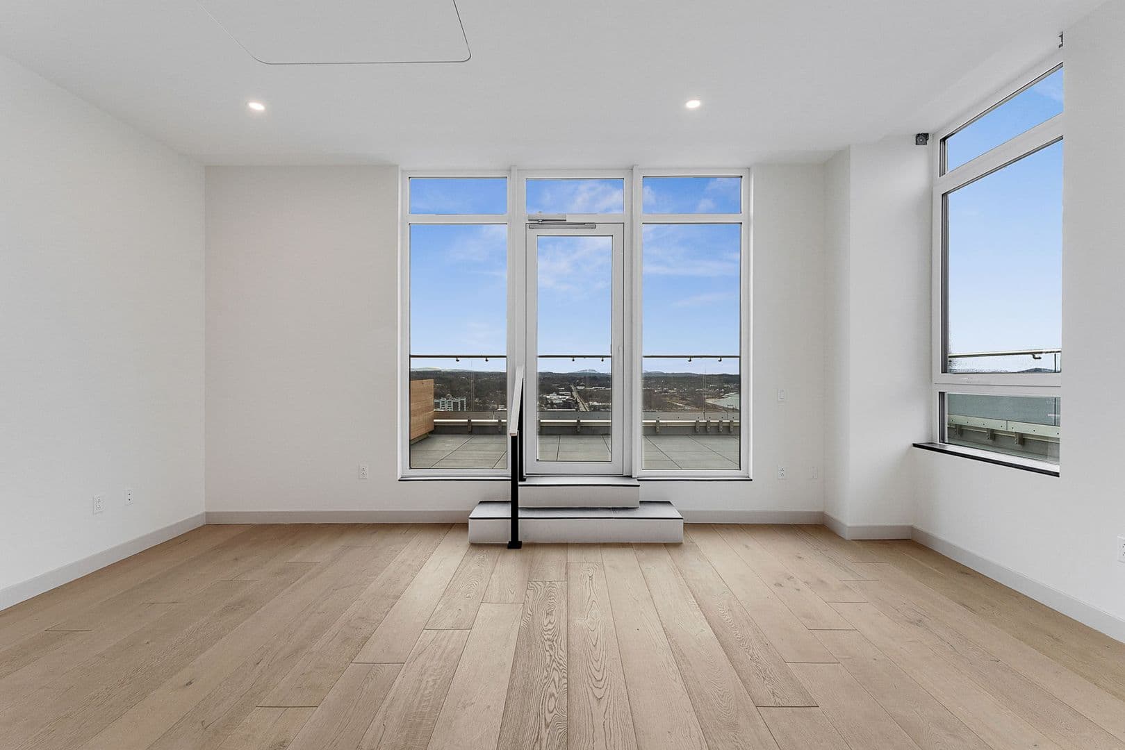 Burlington Apartment: 140 Bank Street