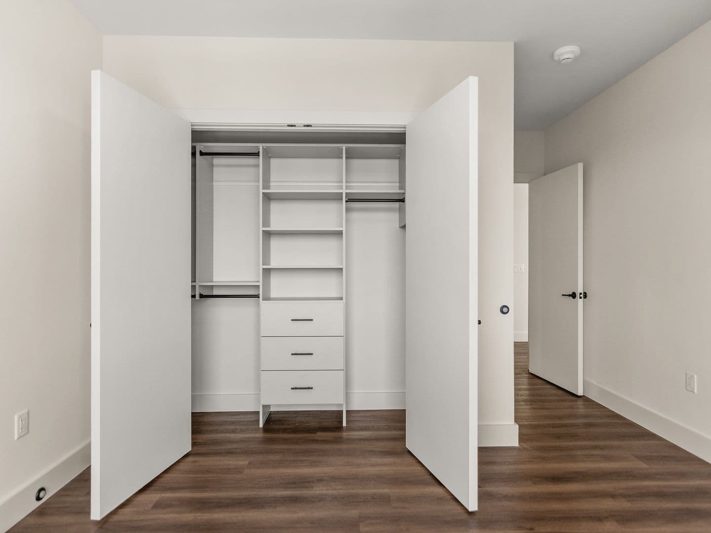 Burlington Apartment: 125 Cambrian Way