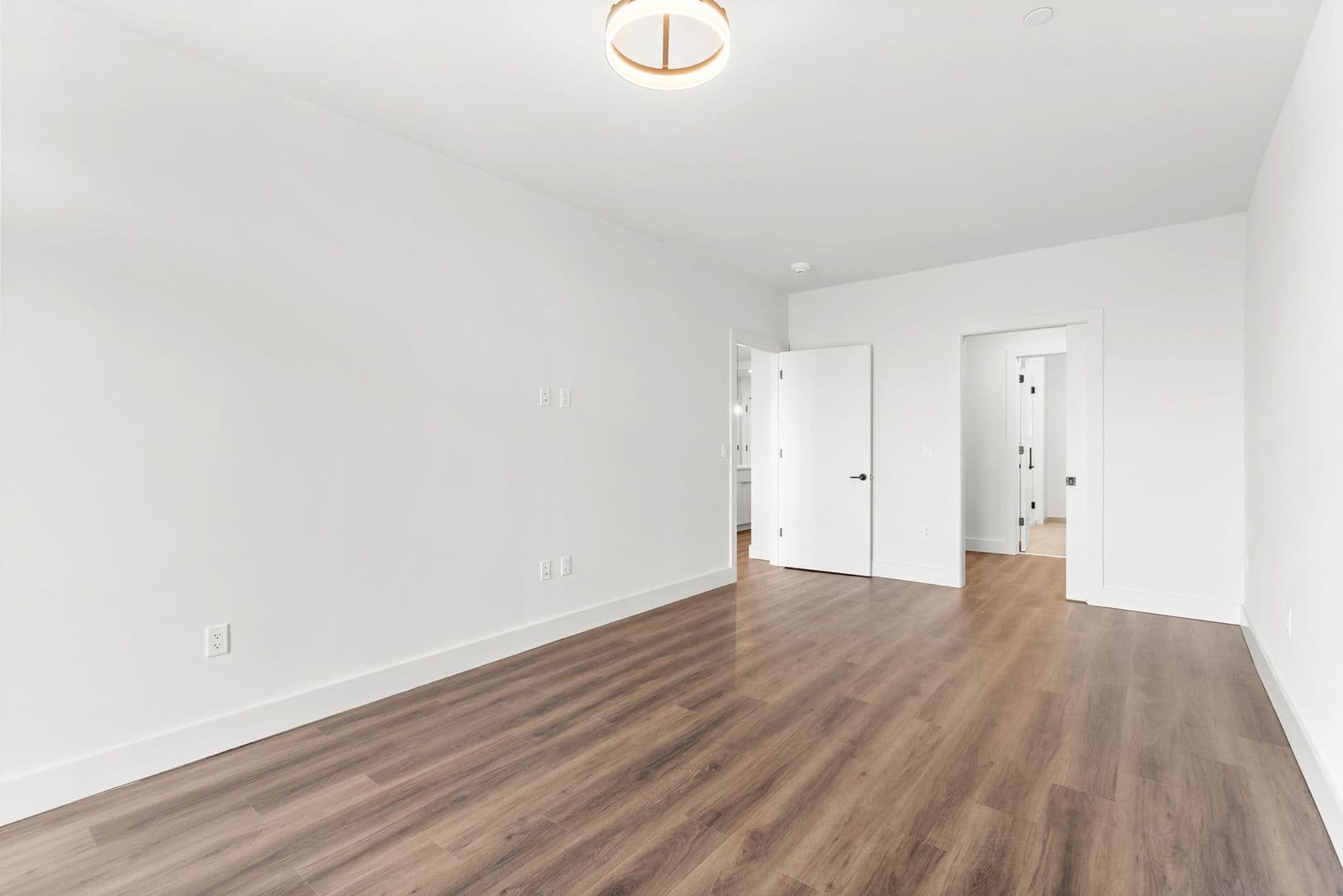 Burlington Apartment: 125 Cambrian Way