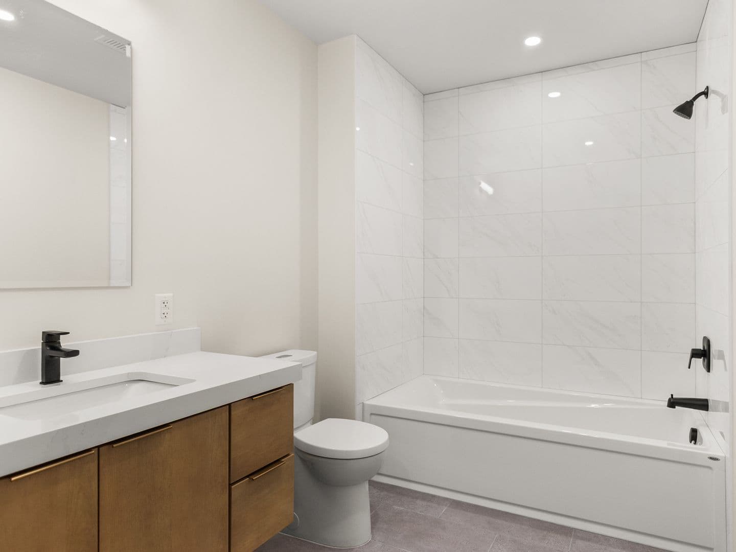 Burlington Apartment: 125 Cambrian Way