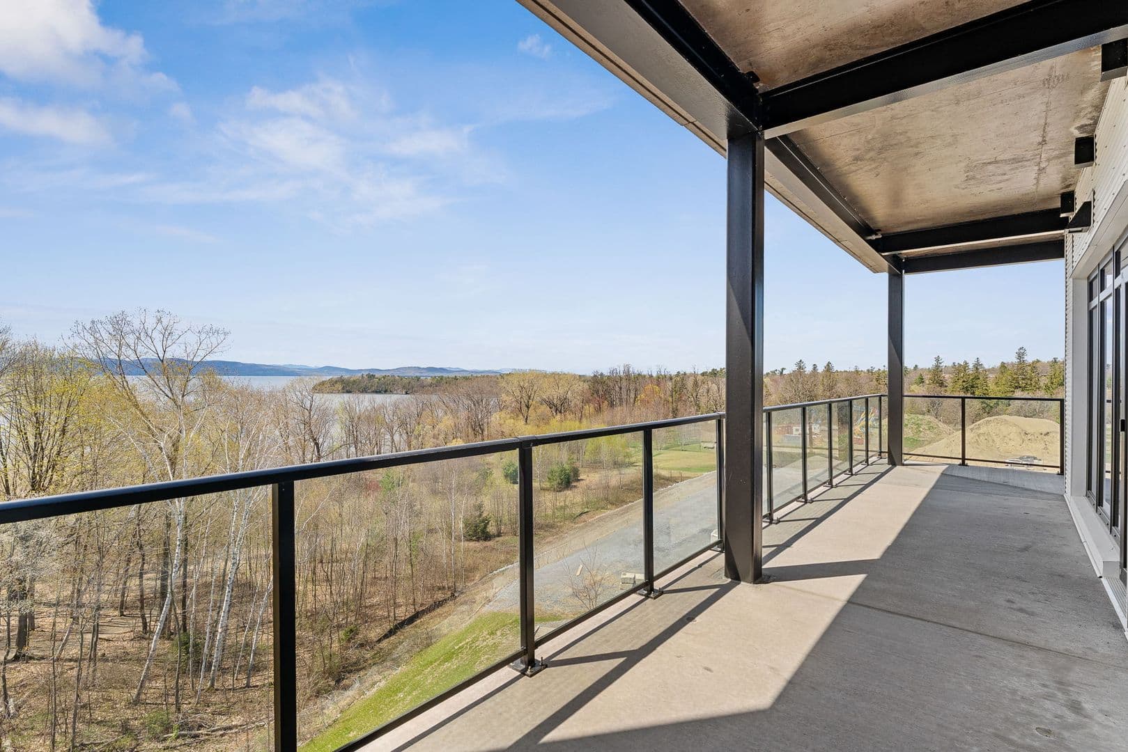Burlington Apartment: 125 Cambrian Way