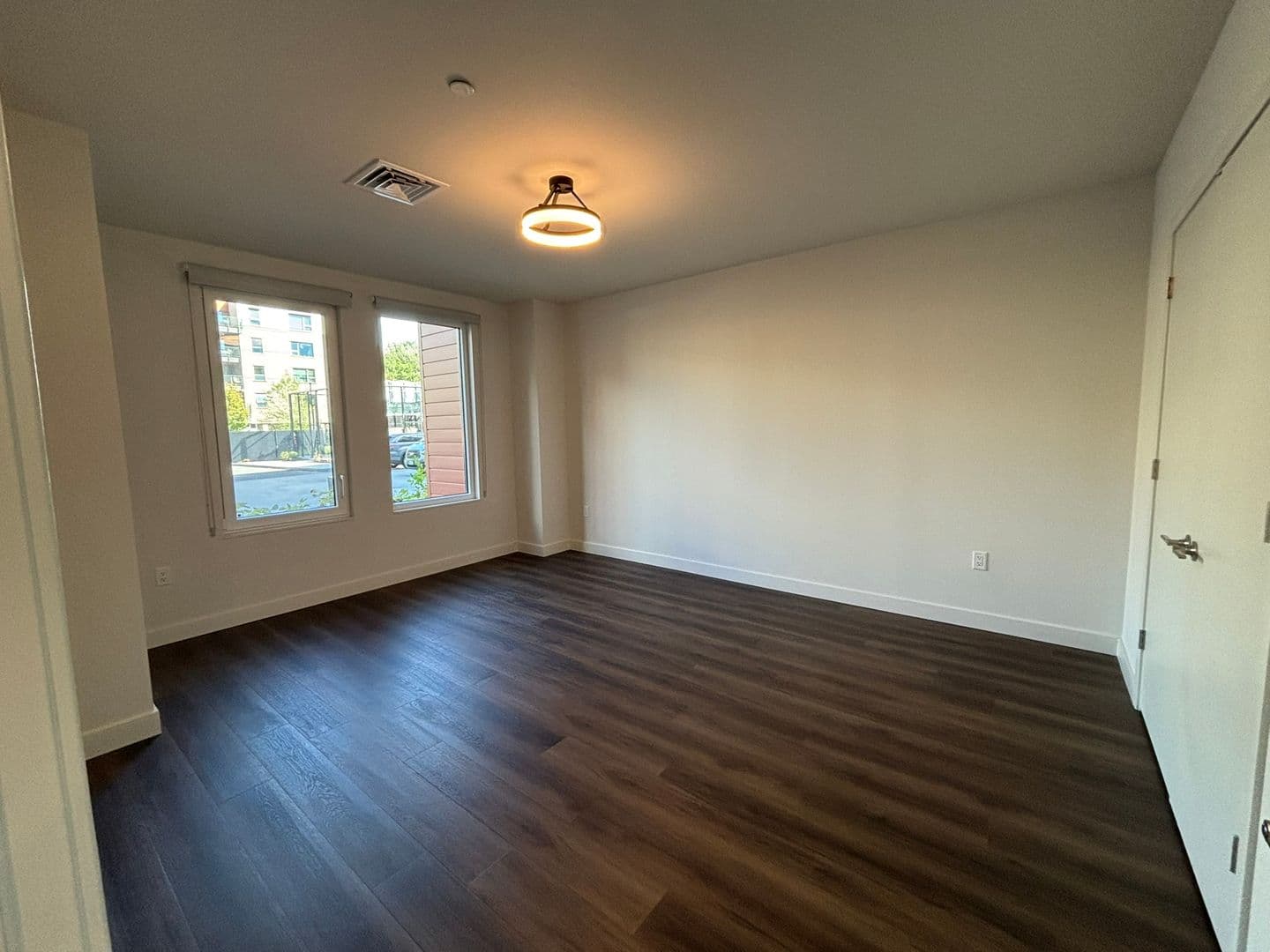 Burlington Apartment: 125 Cambrian Way