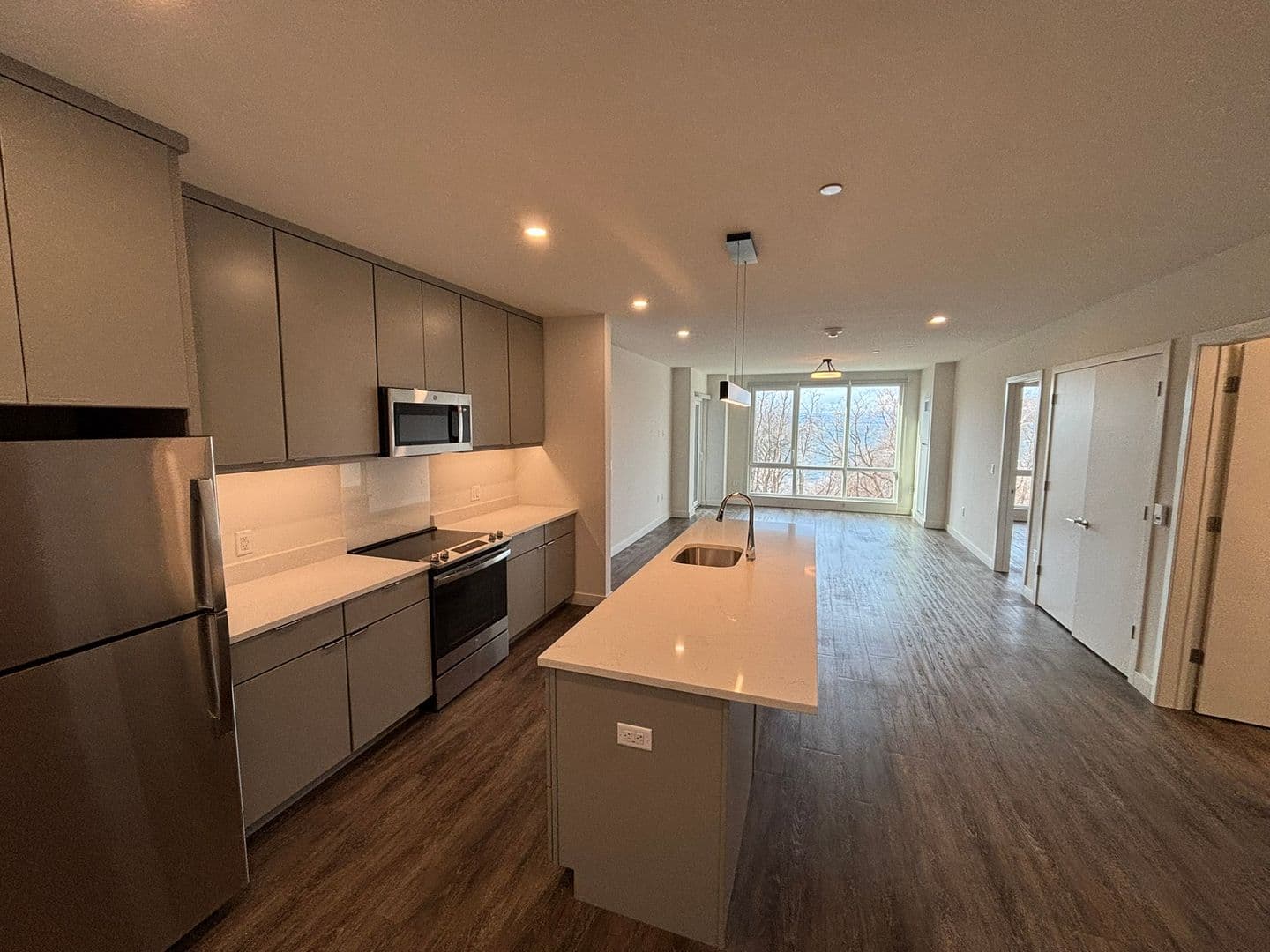 Burlington Apartment: 125 Cambrian Way