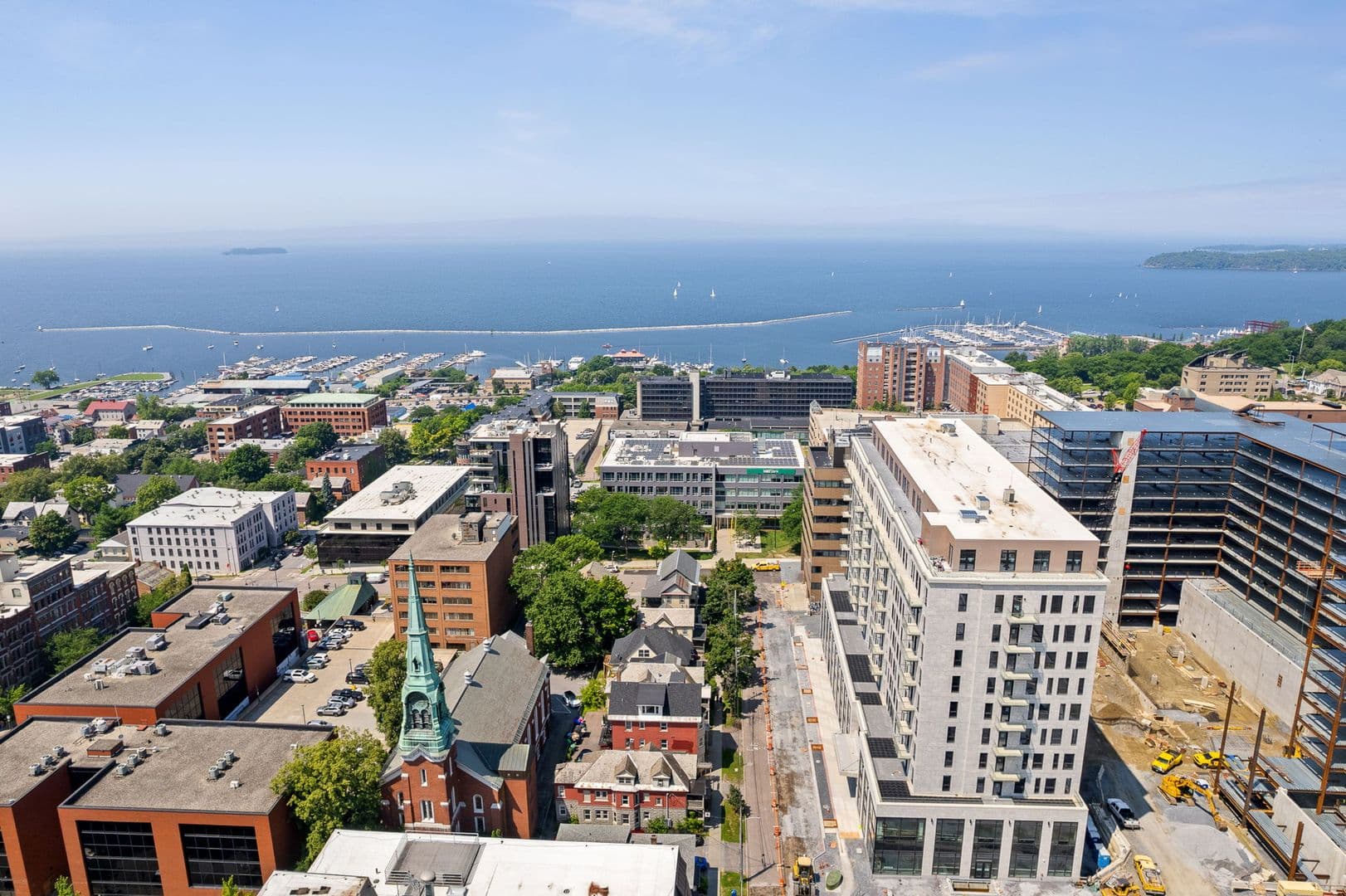 Burlington Apartment: 140 Bank Street
