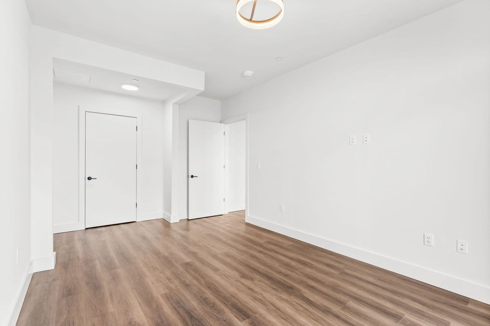Burlington Apartment: 125 Cambrian Way