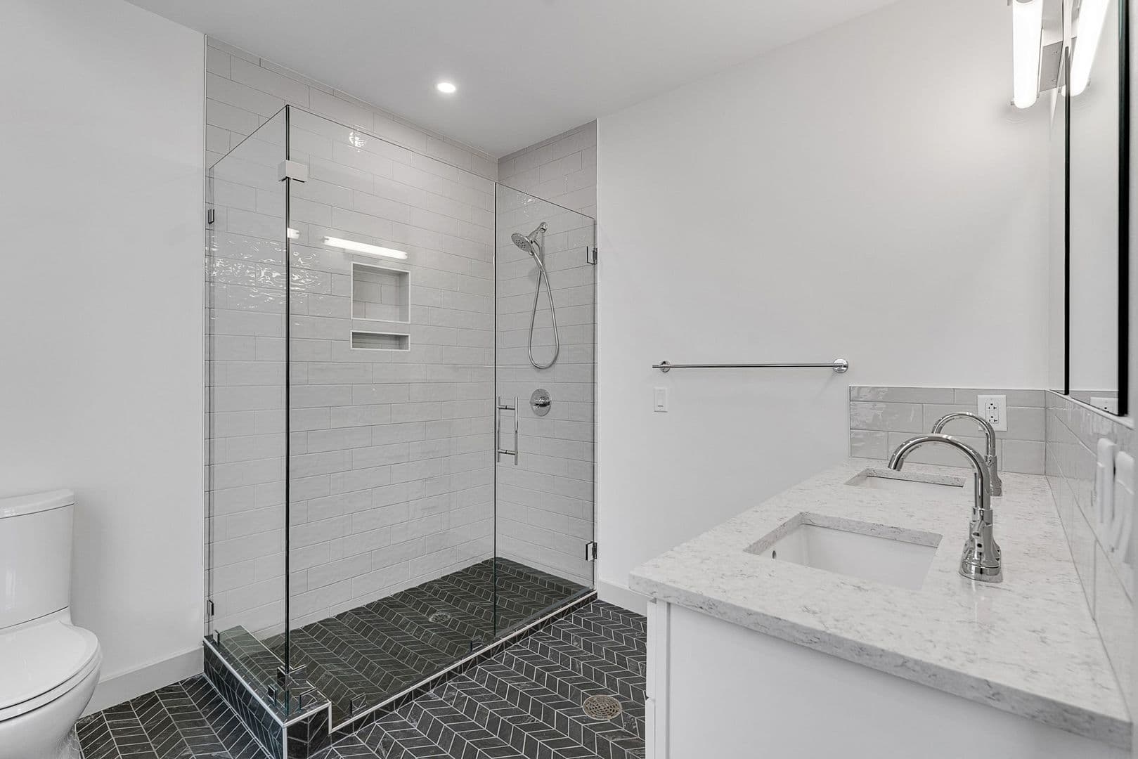 Burlington Apartment: 140 Bank Street
