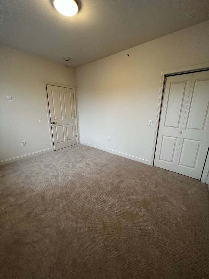Burlington Apartment: 195 Bayberry Circle