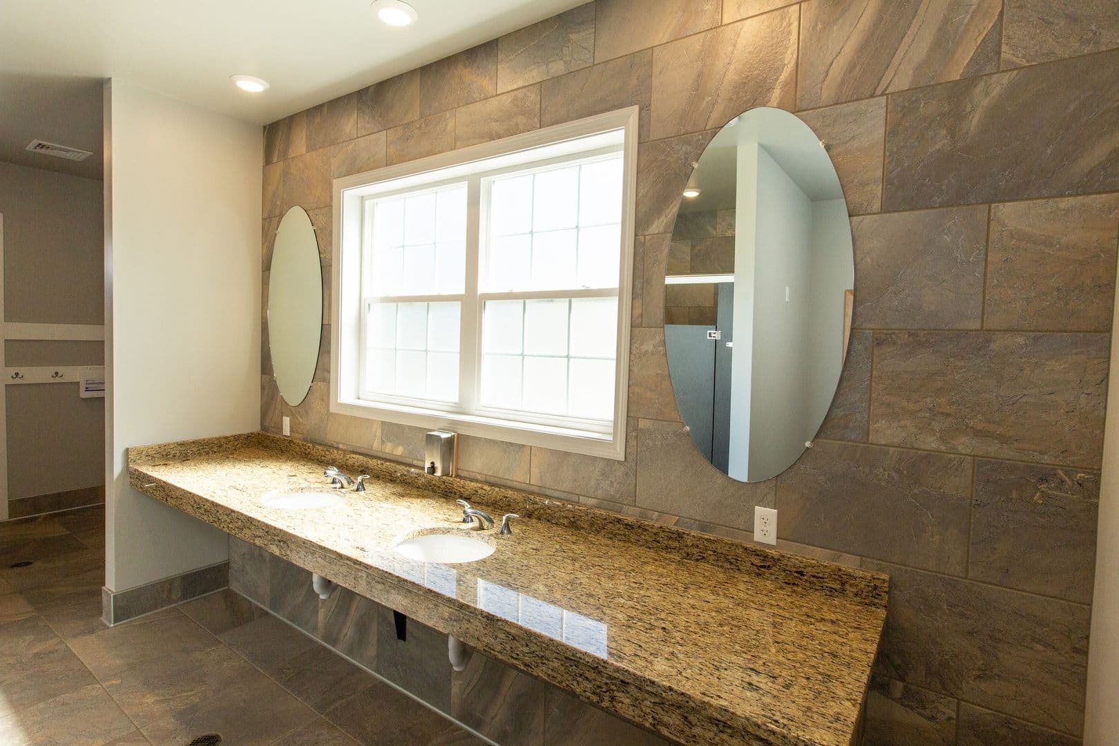 Burlington Apartment: 195 Bayberry Circle