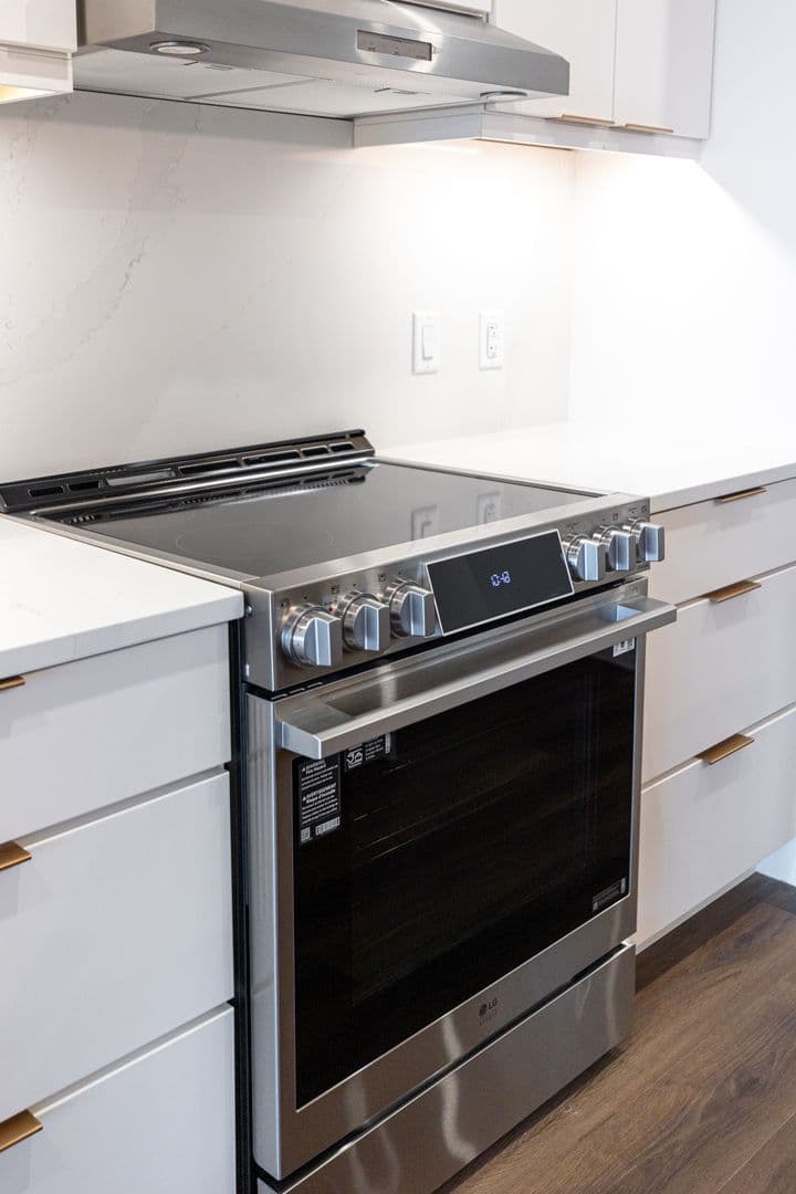 Burlington Apartment: 125 Cambrian Way
