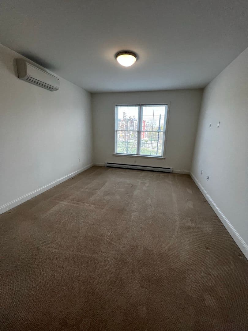 Burlington Apartment: 181 Winterberry Lane