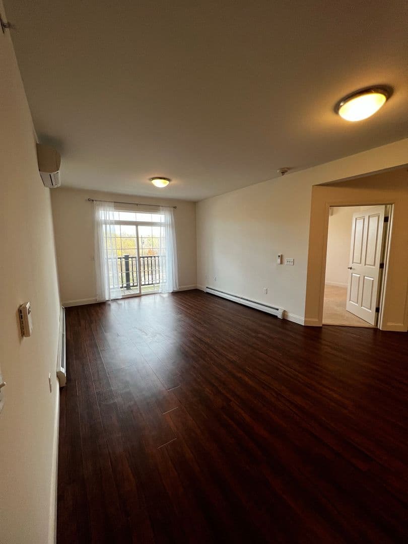 Burlington Apartment: 181 Winterberry Lane