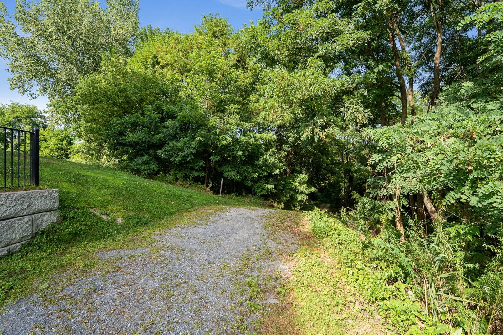 Burlington Apartment: 181 Winterberry Lane