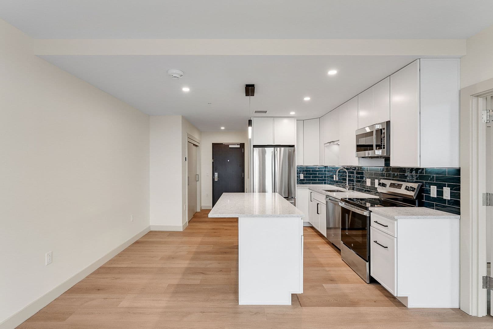 Burlington Apartment: 140 Bank Street