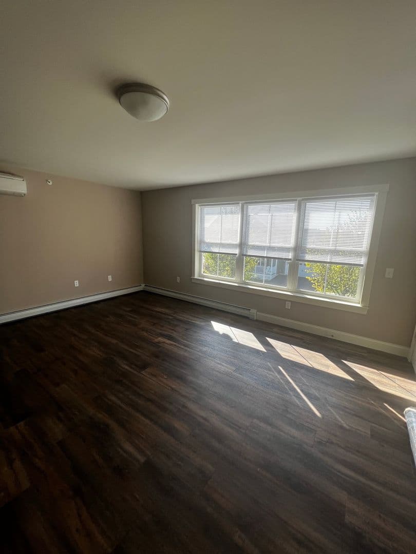South Burlington Apartment: 127 Churchill Street
