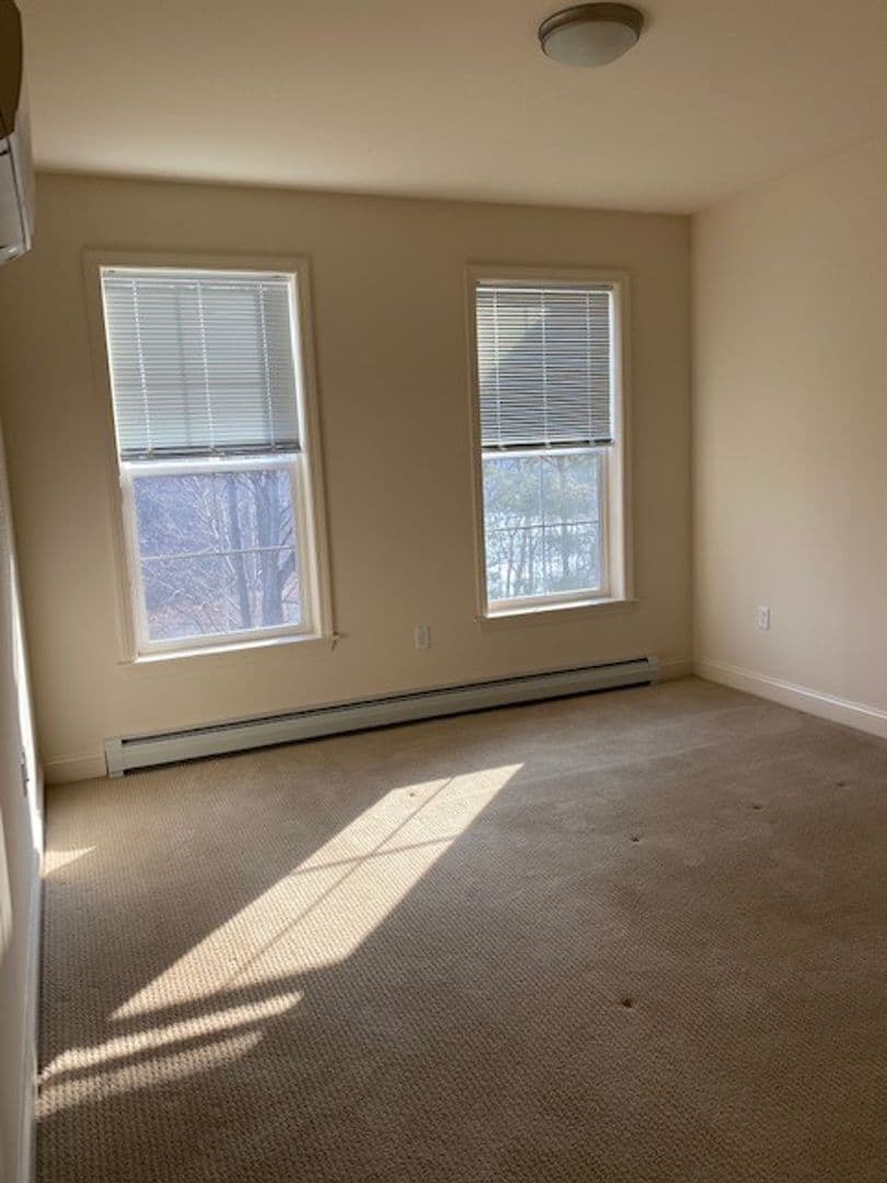 Burlington Apartment: 179 Bayberry Circle