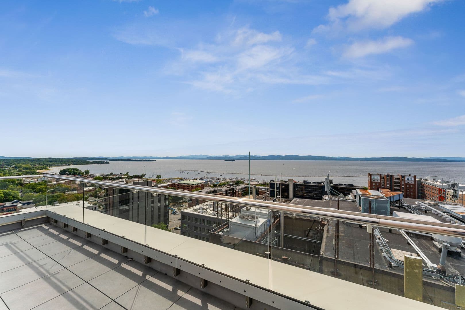 Burlington Apartment: 140 Bank Street