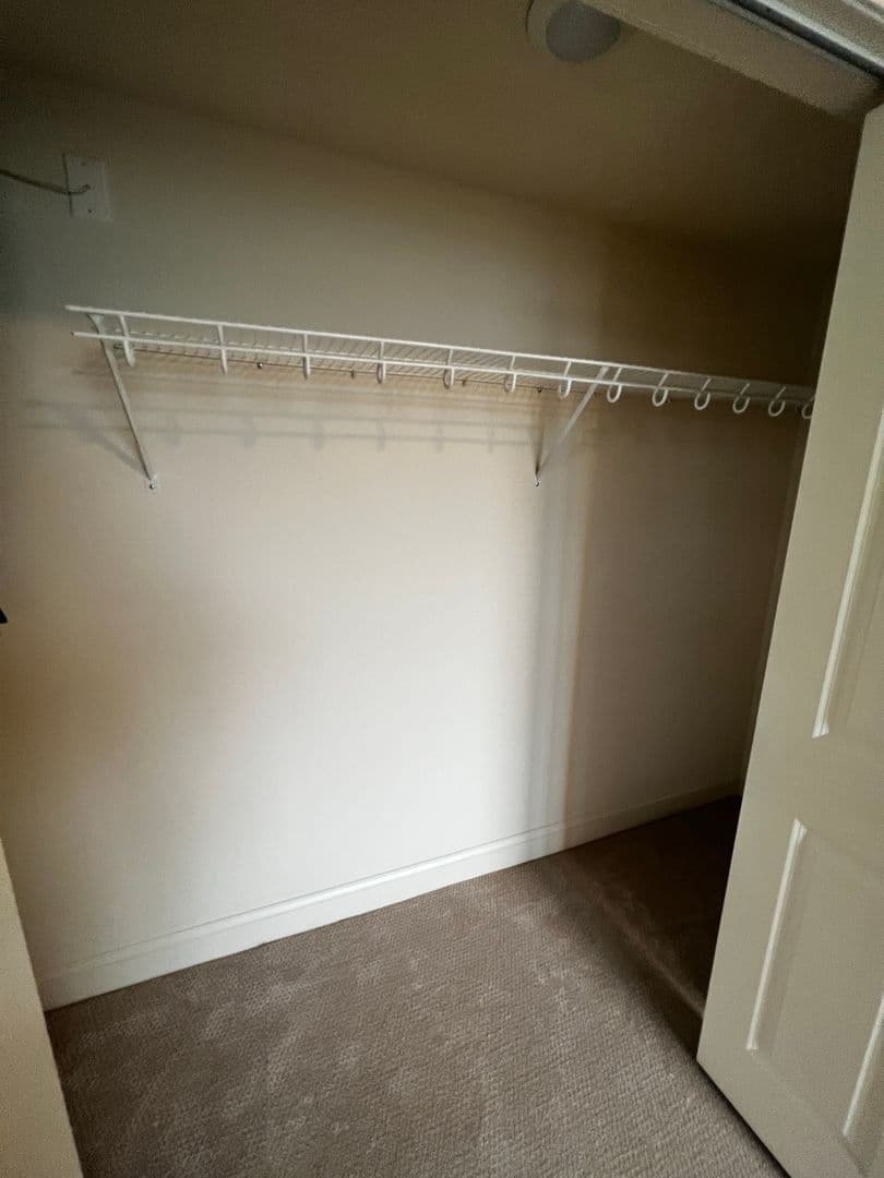 Burlington Apartment: 195 Bayberry Circle