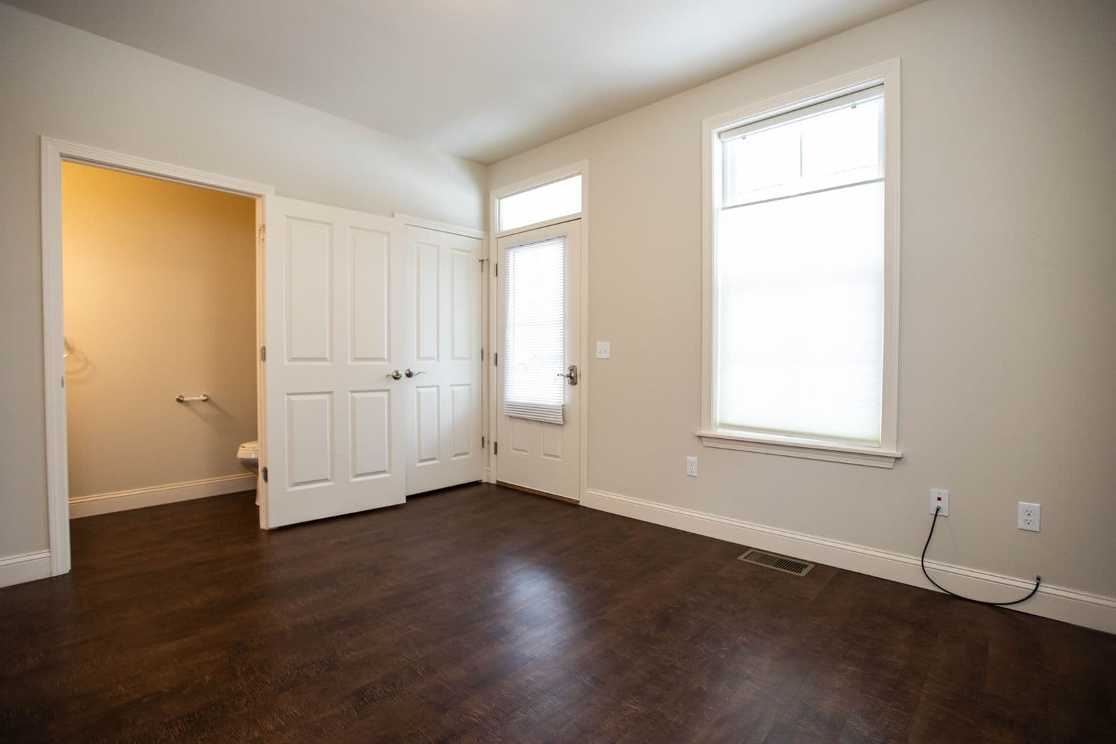 Burlington Apartment: 228 Bayberry Circle