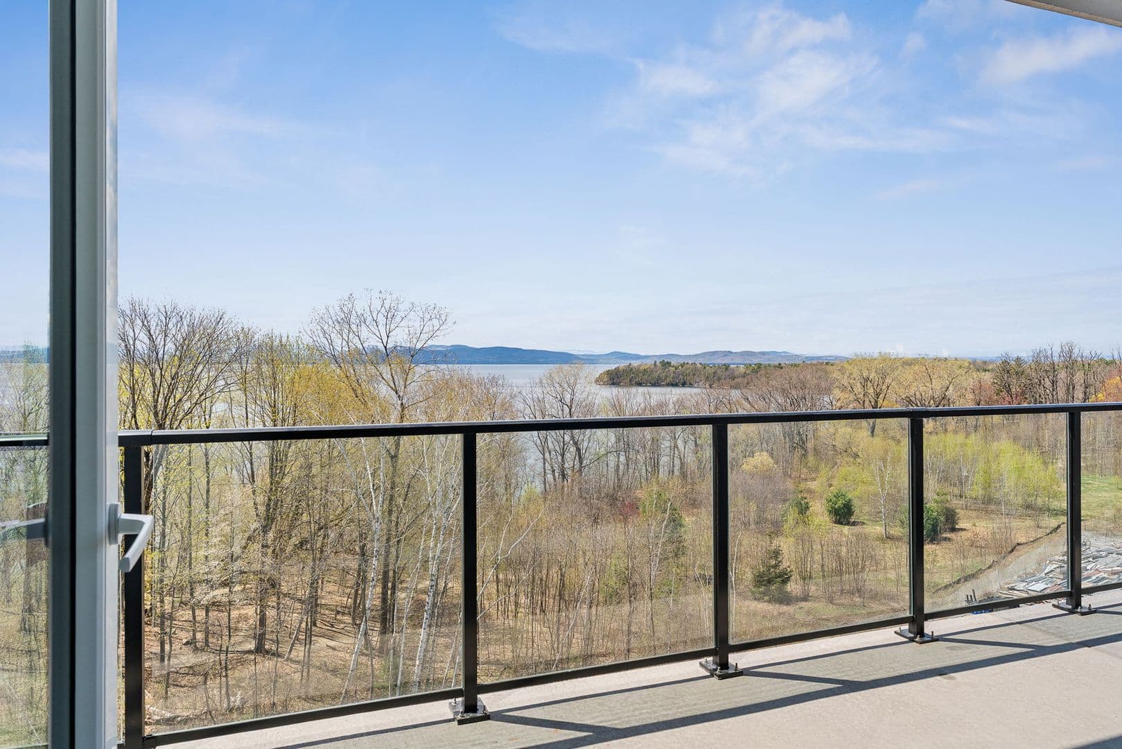 Burlington Apartment: 125 Cambrian Way