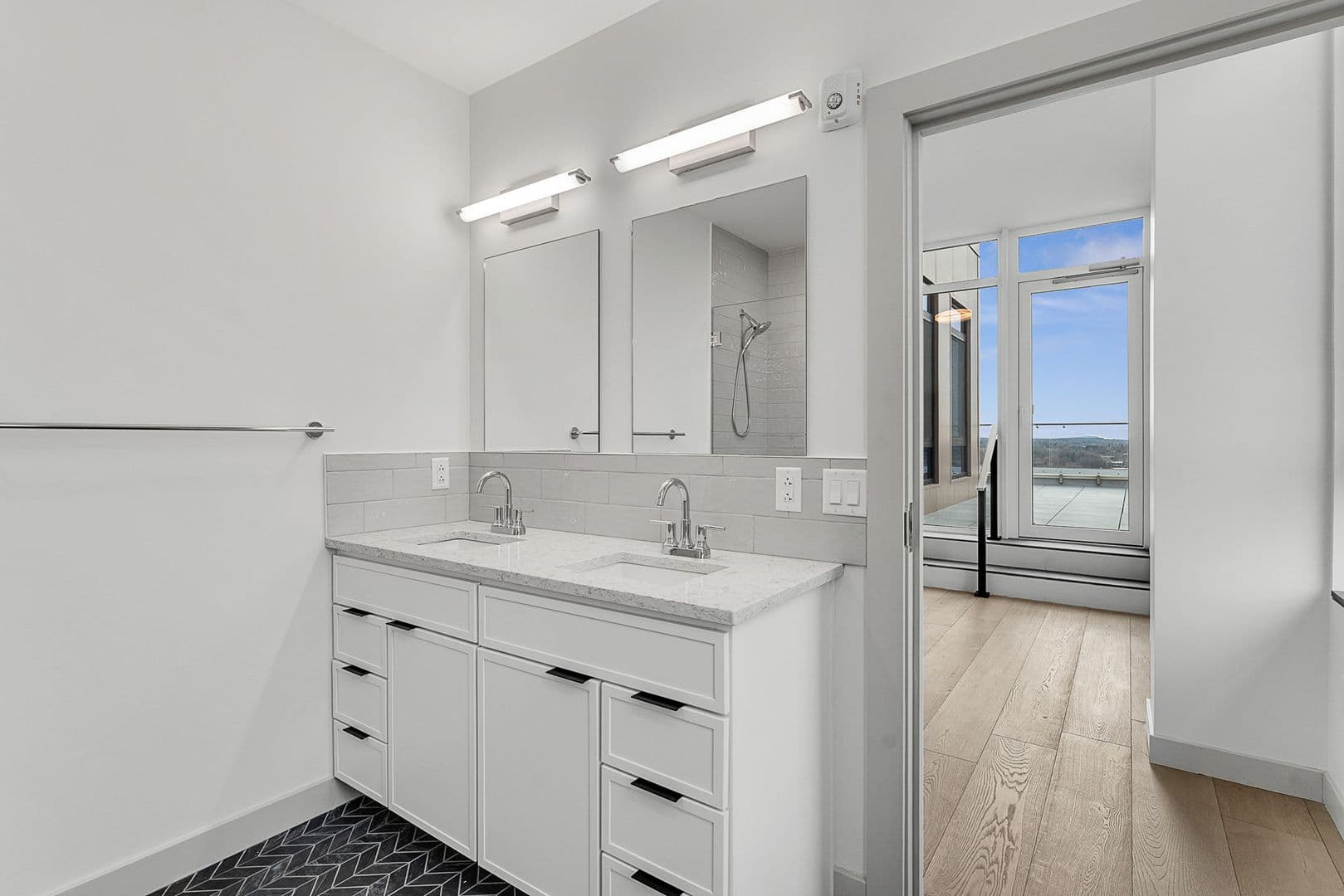 Burlington Apartment: 140 Bank Street