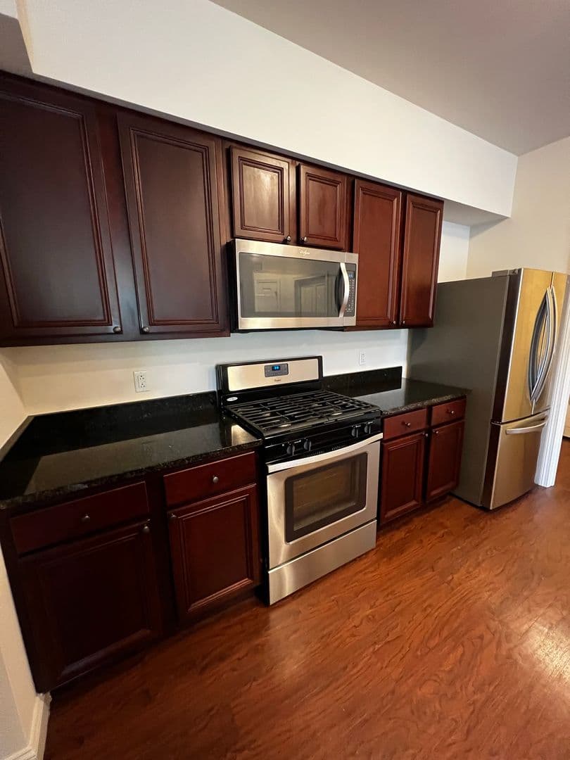 Burlington Apartment: 195 Bayberry Circle