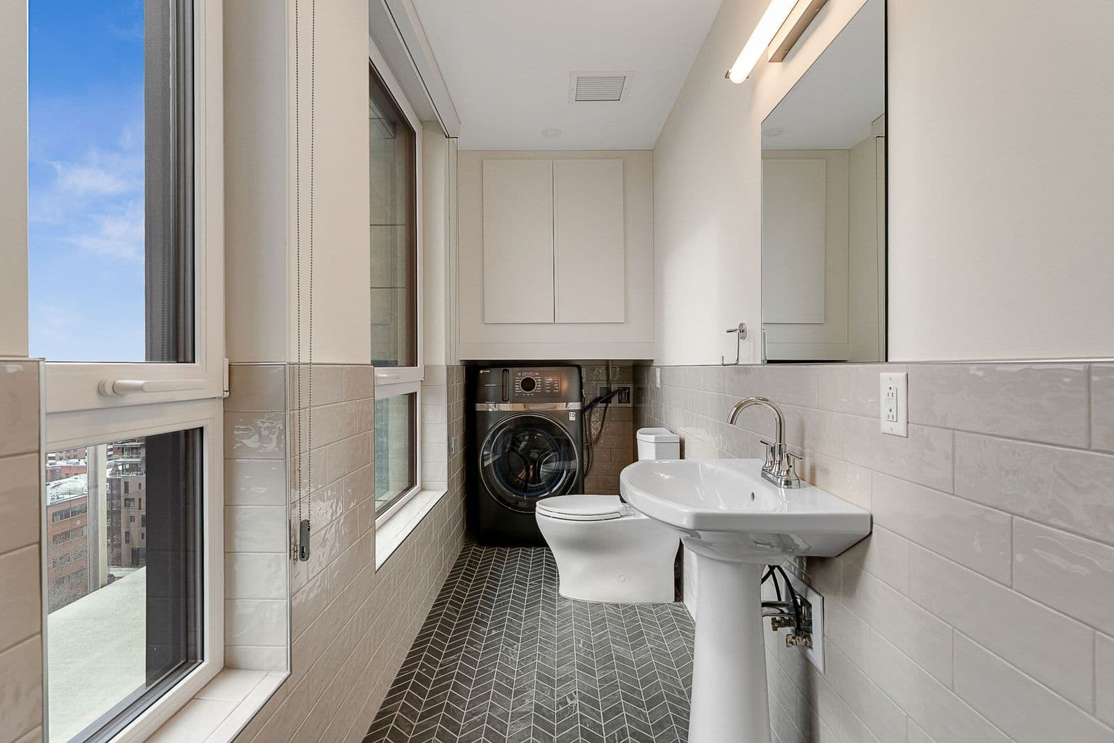 Burlington Apartment: 140 Bank Street