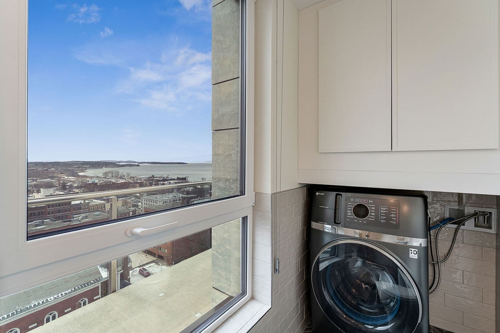 Burlington Apartment: 140 Bank Street