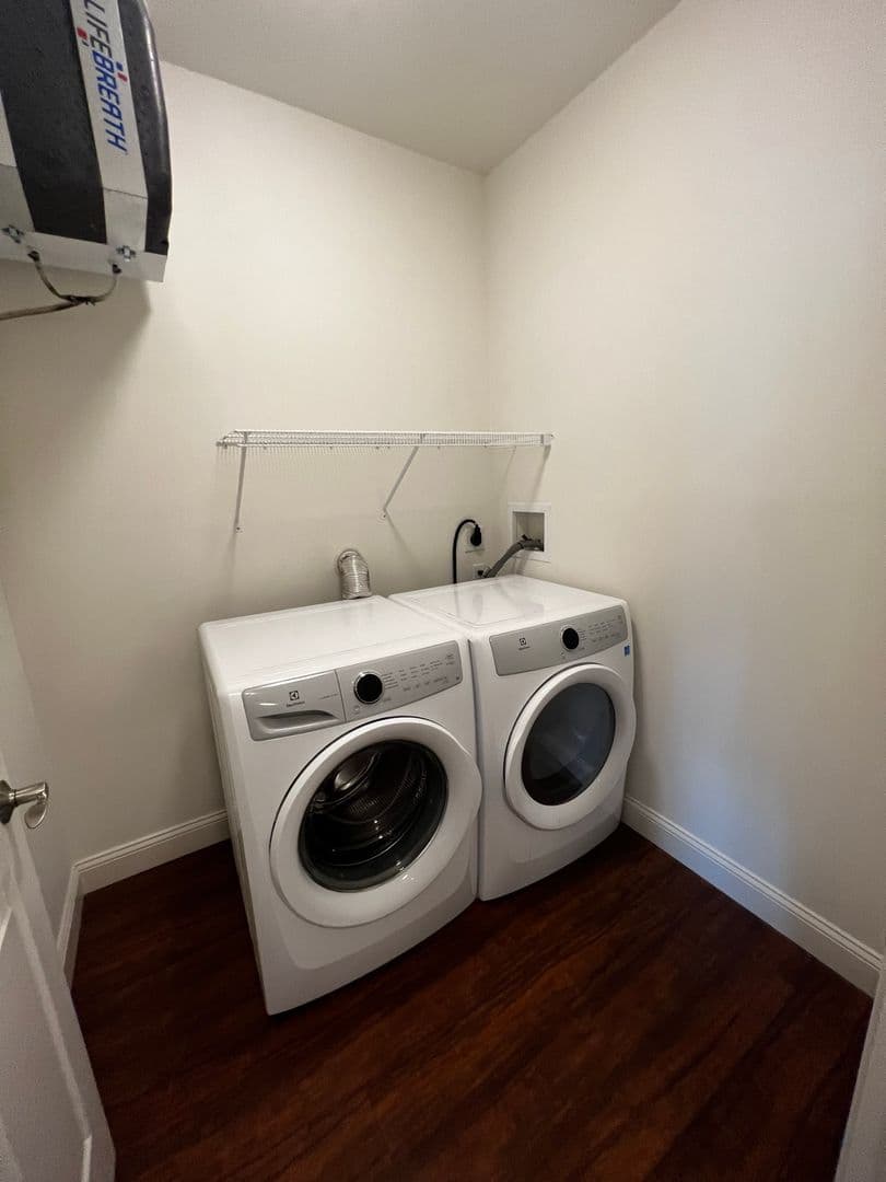 Burlington Apartment: 181 Winterberry Lane