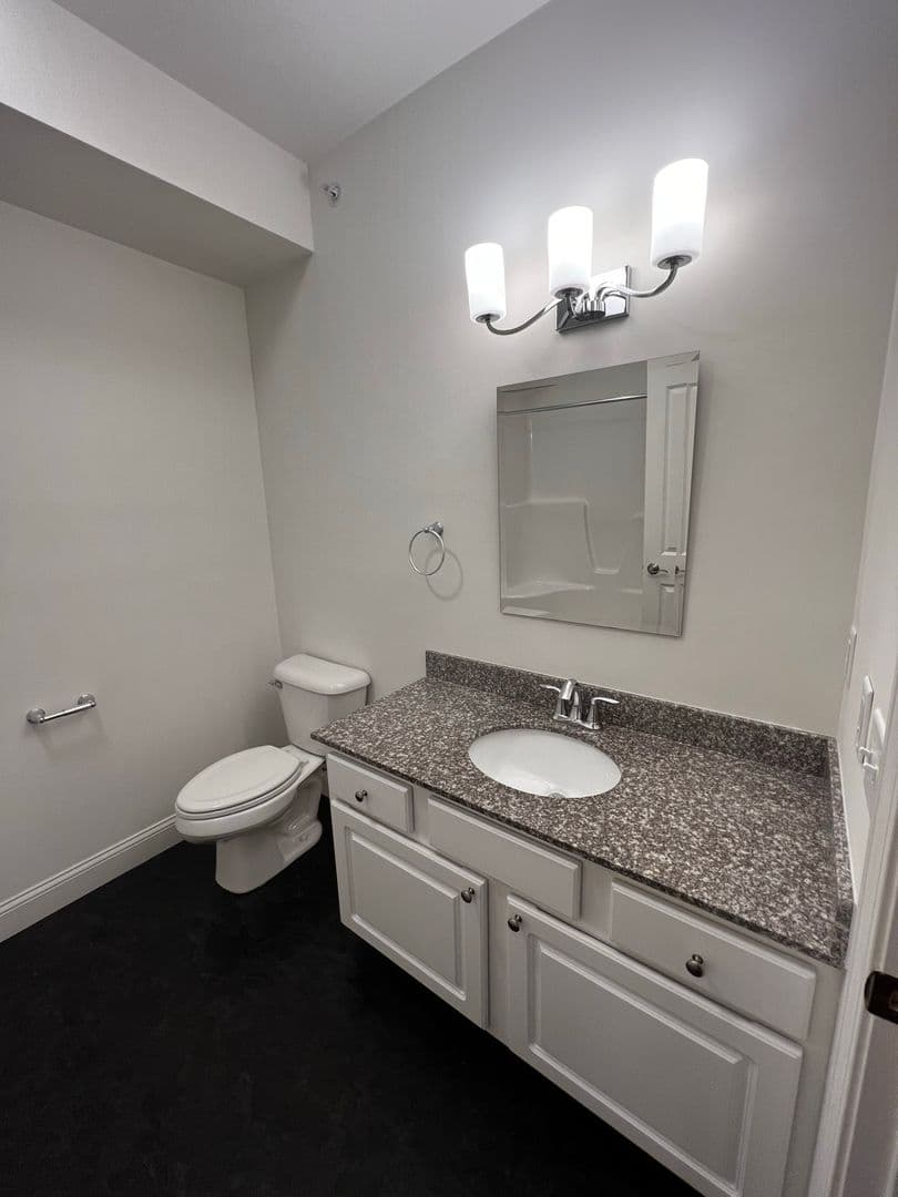 Burlington Apartment: 165 Winterberry Lane
