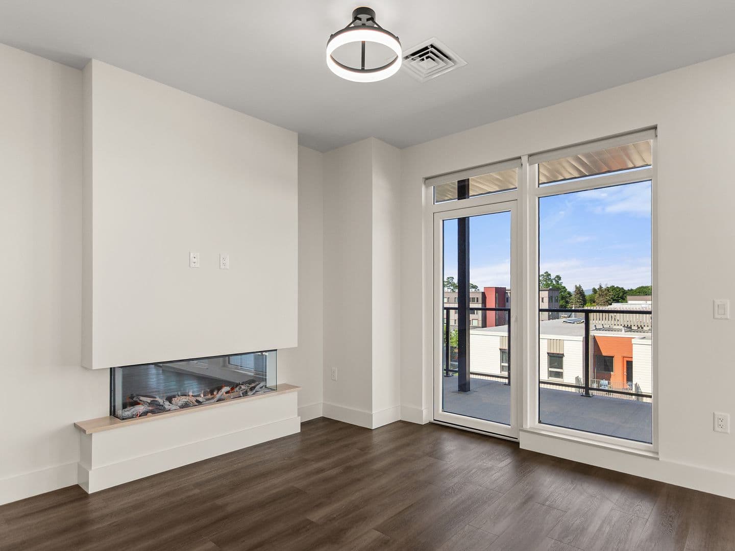 Burlington Apartment: 125 Cambrian Way