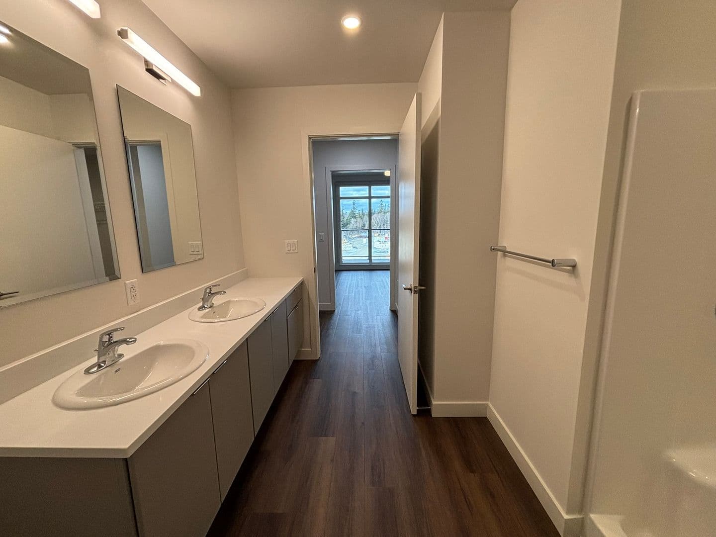 Burlington Apartment: 125 Cambrian Way