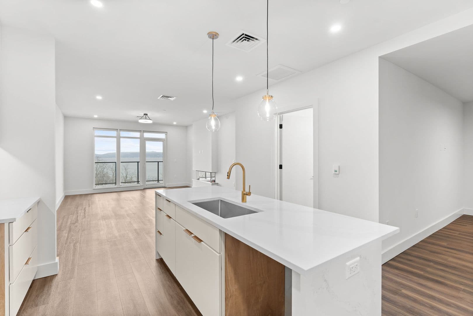Burlington Apartment: 125 Cambrian Way