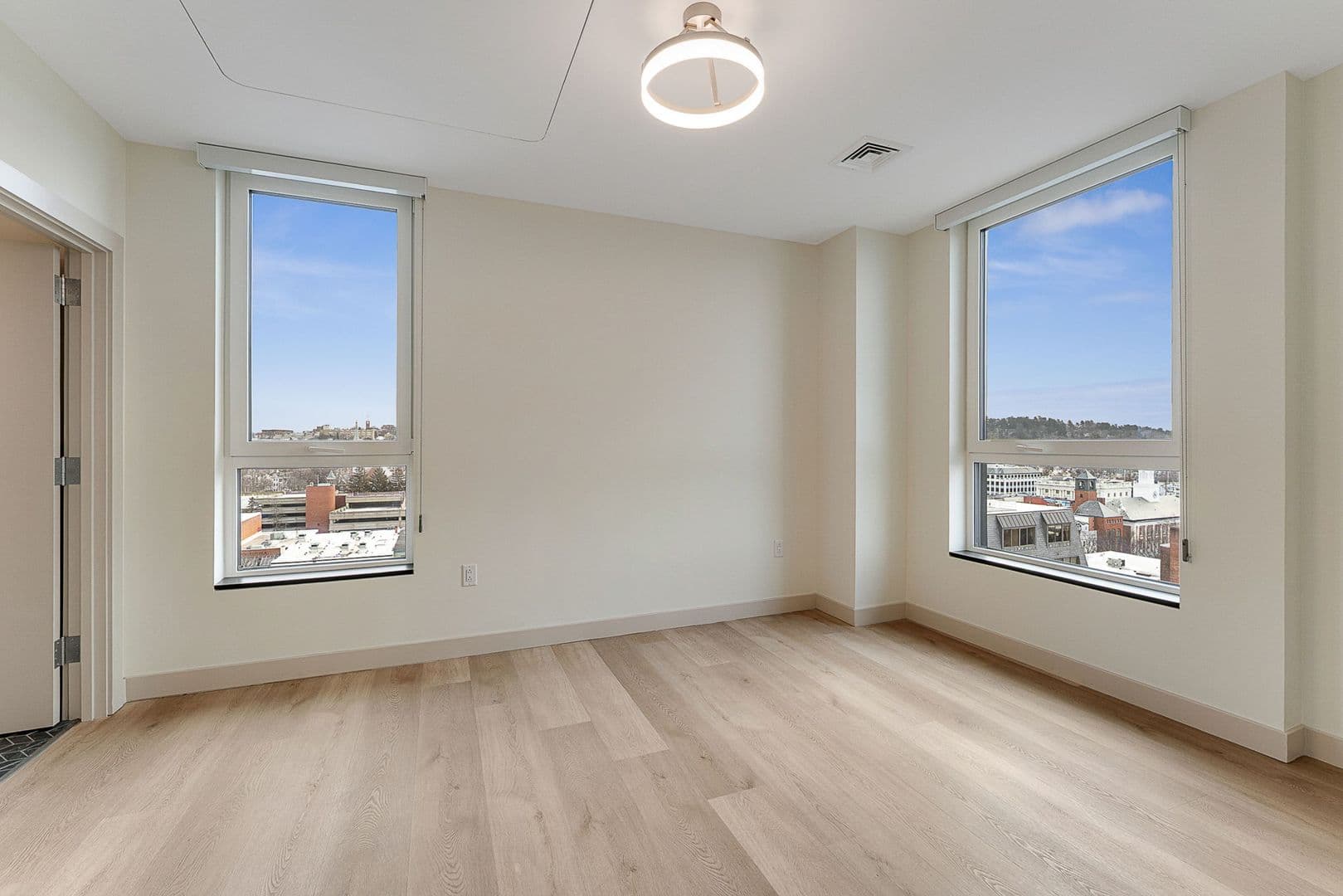 Burlington Apartment: 140 Bank Street