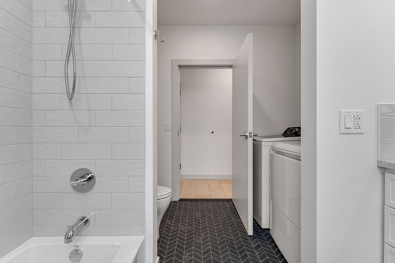 Burlington Apartment: 140 Bank Street