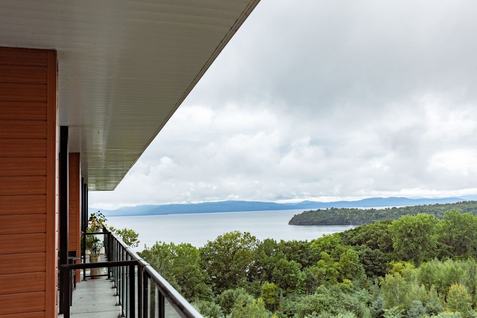 Burlington Apartment: 125 Cambrian Way