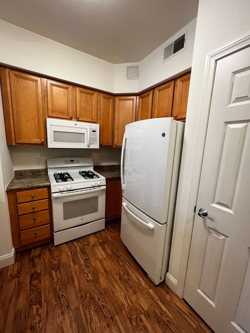 Colchester Apartment: 260 Perimeter Drive