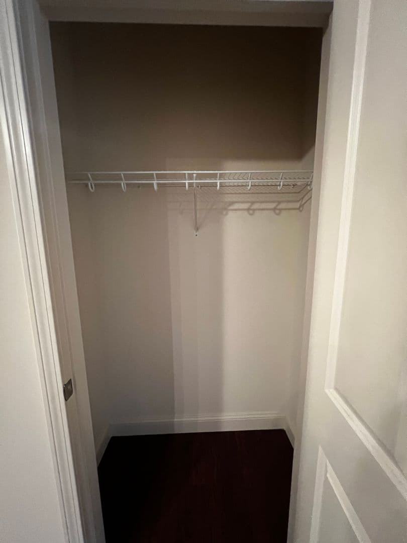 Burlington Apartment: 195 Bayberry Circle