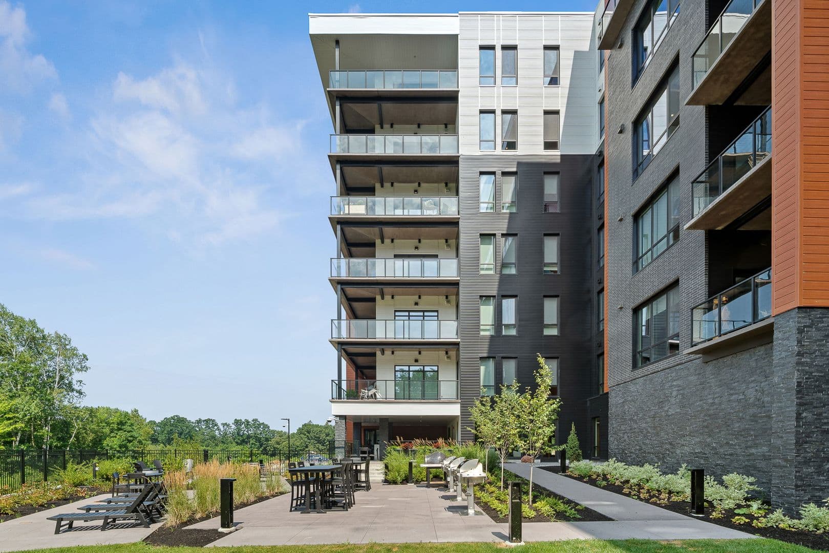 Burlington Apartment: 125 Cambrian Way