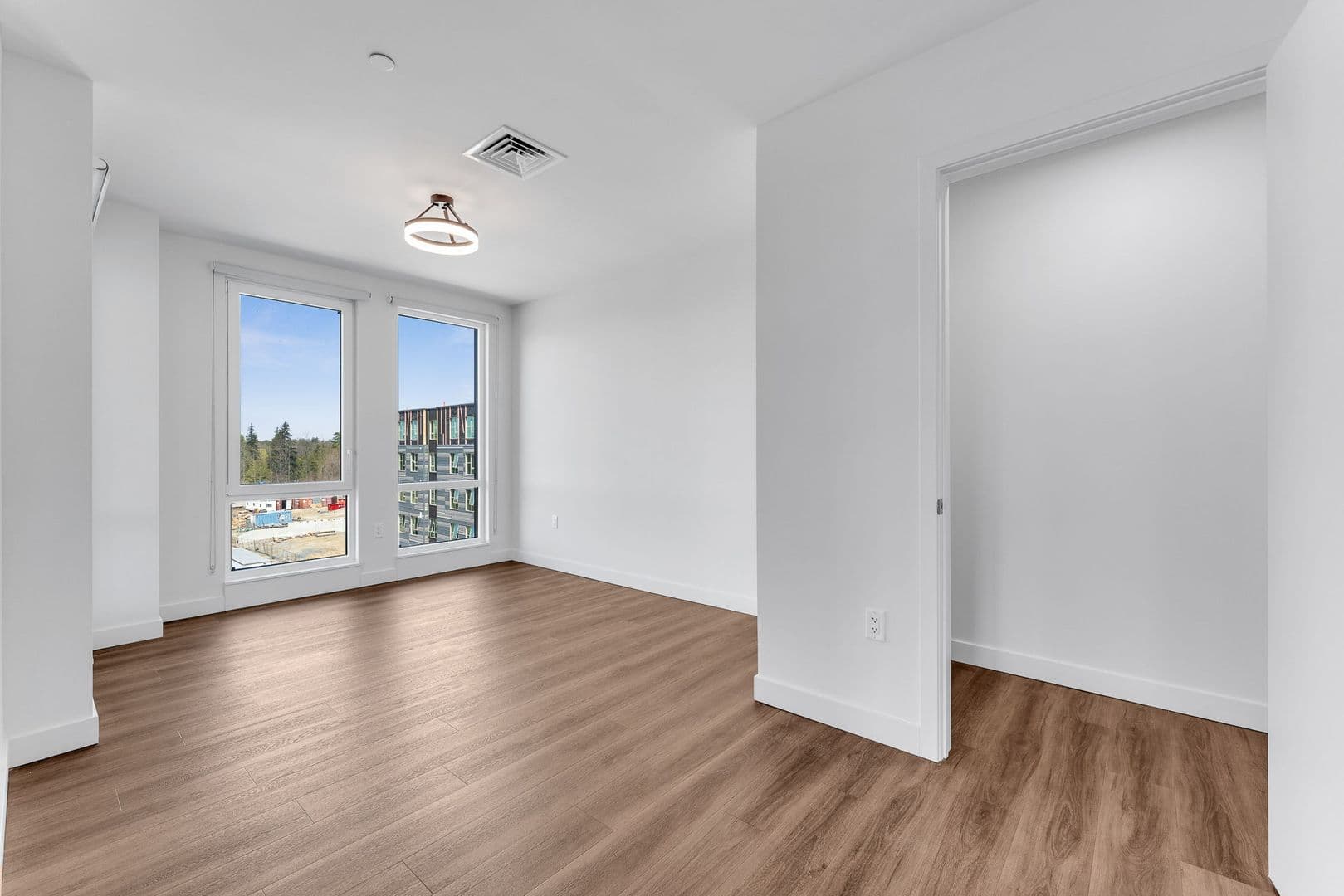 Burlington Apartment: 125 Cambrian Way