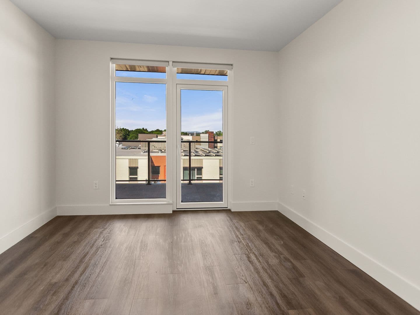 Burlington Apartment: 125 Cambrian Way