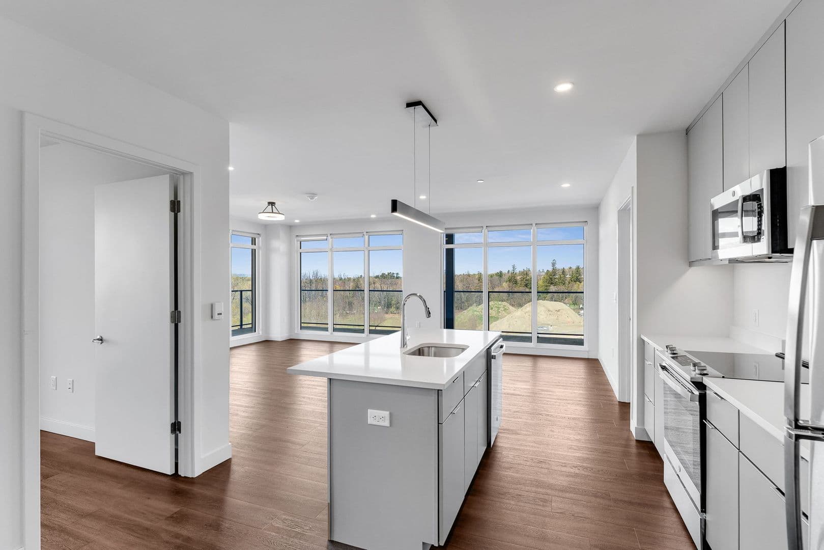 Burlington Apartment: 125 Cambrian Way