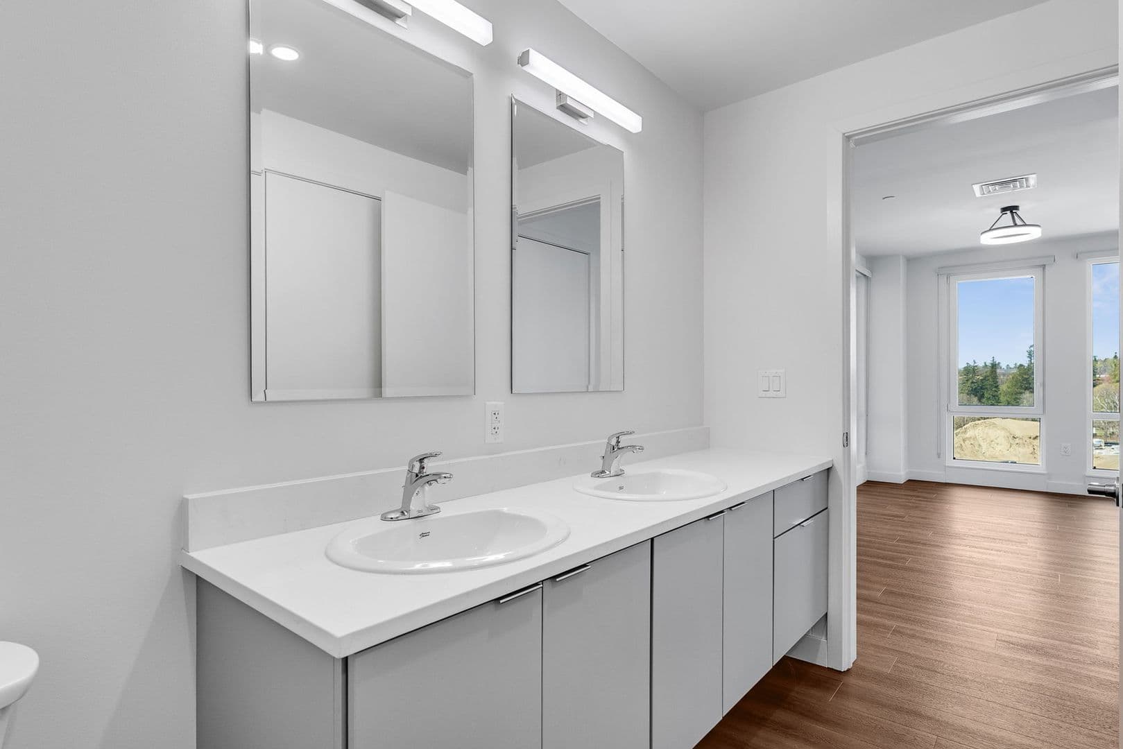 Burlington Apartment: 125 Cambrian Way