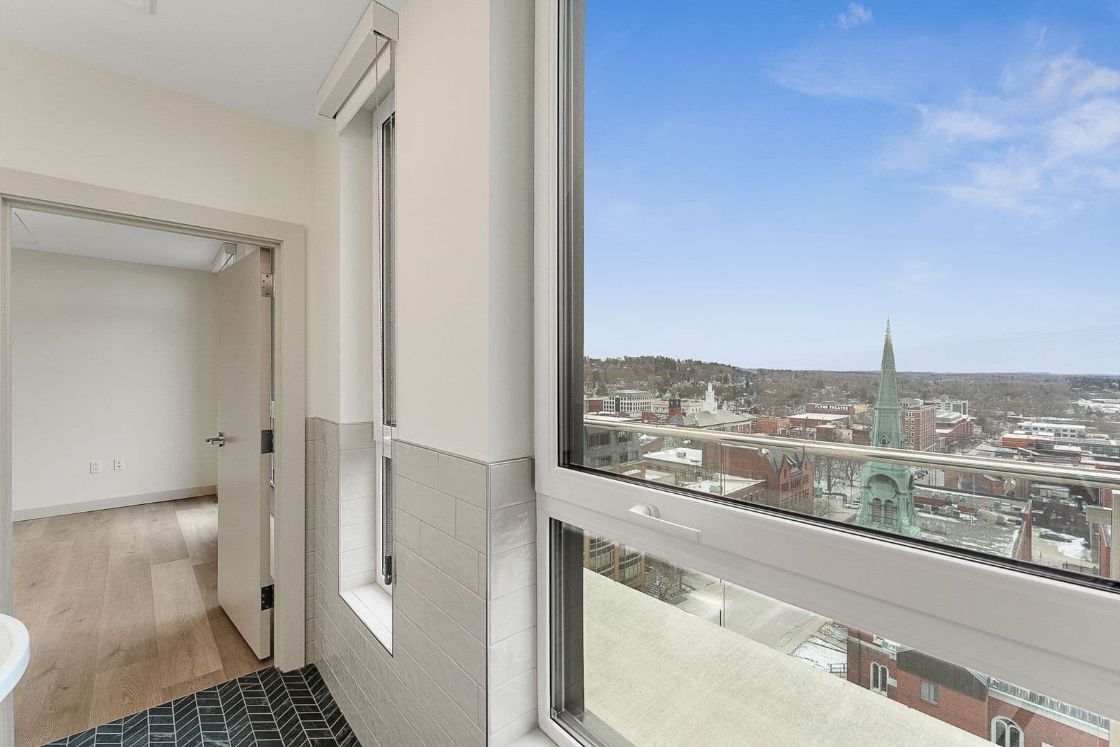Burlington Apartment: 140 Bank Street