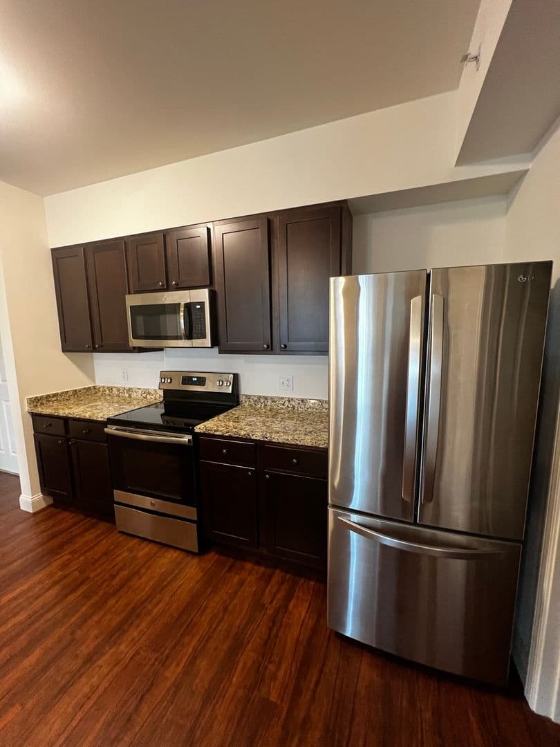 Burlington Apartment: 165 Winterberry Lane