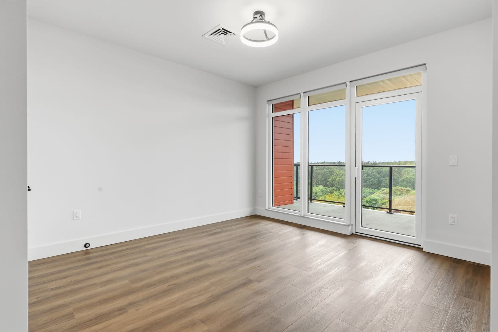 Burlington Apartment: 125 Cambrian Way
