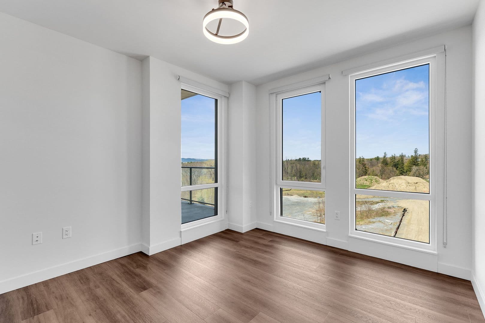 Burlington Apartment: 125 Cambrian Way