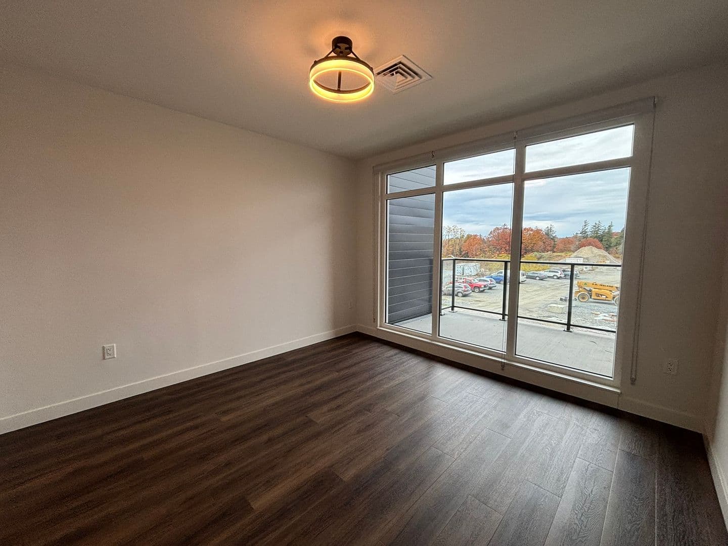 Burlington Apartment: 125 Cambrian Way